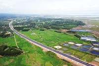 Quy hoạch Tổng thể quốc gia được xây dựng với một trong những mục tiêu lớn nhất là phân bổ lại không gian phát triển quốc gia. Trong ảnh: Cao tốc Vân Đồn - Móng Cái