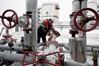 Hệ thống van tại mỏ khí đốt Gremikhinskoye (Nga). (Ảnh: Reuters/TTXVN)
