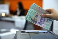 Thanh khoản hệ thống dư thừa, ngân hàng ế vốn, giảm lãi suất bắt đầu lan rộng