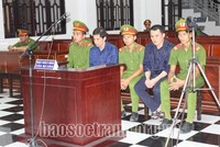 Hai bị cáo tại phiên tòa sơ thẩm. Ảnh: Báo Sóc Trăng.