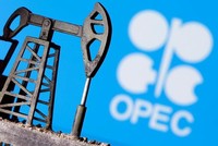 Reuters: OPEC+ đang xem xét gia hạn cắt giảm sản lượng