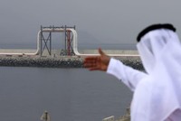 OPEC+ tiếp tục bám sát kế hoạch tăng sản lượng dầu, bất kể áp lực của Mỹ