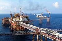 Nhà Trắng tìm cách tránh cú sốc giá xăng dầu do khủng hoảng Ukraine