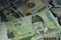 Khối ngoại bán ròng chứng khoán châu Á tháng thứ tư liên tiếp