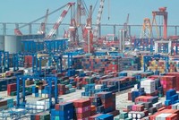 Sản xuất container toàn cầu sụt giảm mạnh do nhu cầu hàng hóa giảm