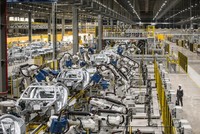 Toyota cũng phải chạy theo cuộc đua xe điện