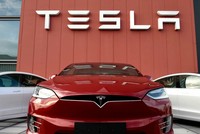 Tesla giảm giá tất cả các mẫu xe lần thứ 2 trong năm nay