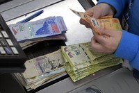 Không muốn ôm chồng tiền mặt đi tiêu vặt, người dân Argentina muốn Chính phủ in các tờ tiền mệnh giá lớn
