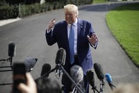 Tổng thống Mỹ Donald Trump trả lời phỏng vấn báo chí tại bãi cỏ phía Nam Nhà Trắng ngày 10/10. Ảnh: AP.