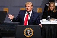 Tổng thống Mỹ Donald Trump phát biểu tại Câu lạc bộ kinh tế New York hôm thứ Ba 12/11. Ảnh: AFP.