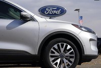 Chính quyền Mỹ yêu cầu triệu hồi 3 triệu xe Ford do lỗi túi khí