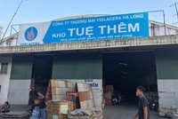 Cửa hàng bán gạch Tuệ Thêm tại đường Chùa Thông, thị xã Sơn Tây, Hà Nội