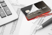 Phí dịch vụ thẻ ghi nợ nội địa