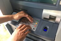 Làm sao để tránh bị đánh cắp tiền trong tài khoản ngân hàng?
