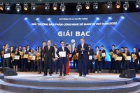 MoMo nhận hai giải thưởng là Giải Bạc hạng mục Chính phủ số và Top 10 hạng mục Kinh tế số