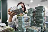 Từ đầu năm đến nay, Ngân hàng Nhà nước đã 4 lần hạ lãi suất điều hành, từ đó lãi suất cho vay đã "hạ nhiệt" tuy vẫn được đánh giá là còn cao (Ảnh minh hoạ)