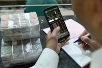 Giao dịch chứng khoán phiên chiều 25/10: Giải cứu bất thành, VN-Index quay đầu giảm điểm