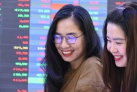 Nhà đầu tư cá nhân hưởng lợi từ sự cạnh tranh của các công ty chứng khoán