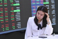 Thị trường lạc nhịp, thanh khoản tăng vọt