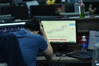Cẩn trọng khi đu đưa cổ phiếu chứng khoán