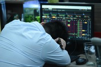 Giao dịch chứng khoán sáng 30/10: Thị trường vẫn chưa hấp dẫn, VN-Index tiếp tục rơi