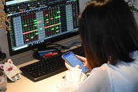 Nhóm cổ phiếu APEC hồi sinh, thị trường duy trì đà tăng