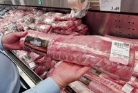 Bộ Công thương đã và đang phối hợp chặt chẽ với Bộ Nông nghiệp và Phát triển nông thôn có kế hoạch, đề xuất số lượng nhập khẩu thịt lợn (ảnh:dantri)