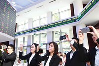 Sở Giao dịch chứng khoán TP.HCM quy tụ nhiều doanh nghiệp lớn, quy mô tỷ USD lên sàn