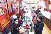 Sự “trở mặt” quá nhanh của vàng đang khiến nhiều nhà đầu tư sợ hãi. Ảnh: Đức Thanh