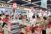 Muốn phục hồi kinh tế, một trong những việc cần kíp bây giờ là phải kích cầu tiêu dùng trong dân chúng. Ảnh: Đ.T