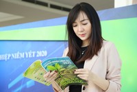 Bạn đọc cuốn Toàn cảnh Doanh Nghiệp Niêm Yết 2020