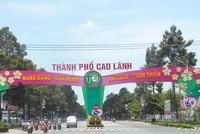 Năm 2021, Đồng Tháp triển khai thực hiện Nghị quyết Đại hội Đảng bộ tỉnh lần thứ XI về phát triển kinh tế - xã hội, phấn đấu đạt kết quả cao. Trong ảnh: Một góc TP. Cao Lãnh - thủ phủ vùng đất Sen hồng.