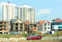 Một dự án gần hoàn thiện bị đình trệ vì vướng thủ tục