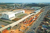Tuyến Metro số 1 đạt hơn 83% khối lượng nhưng vẫn vướng mắc khiến hàng ngàn tỷ đồng chưa được giải ngân (Ảnh: Lê Toàn).