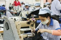 Trong 5 tháng đầu năm 2021, kim ngạch xuất khẩu hàng dệt may, xơ sợi, vải… của Việt Nam ước đạt trên 14,2 tỷ USD, tăng 21% so với cùng kỳ năm ngoái.