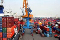 Cước phí vận chuyển hàng hóa đi Mỹ vẫn rất cao, nên nhiều mặt hàng xuất khẩu từ Việt Nam không còn sức cạnh tranh