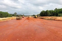 Thi công cao tốc Bắc - Nam phía Đông đoạn qua Quảng Trị.