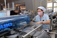 Việc được tổ chức sản xuất ổn định có năng suất cao, đảm bảo thời gian giao hàng của khách trở thành ưu tiên số 1 của cộng đồng doanh nghiệp. Ảnh: Chí Cường