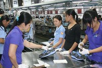 Xuất khẩu giày dép đang trên đà phục hồi. 6 tháng đạt 10,4 tỷ USD, tăng 27,8%.