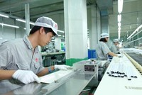 Dây chuyền lắp ráp LED Rạng Đông.