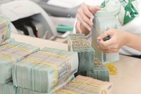 Để giảm thiểu rủi ro nợ xấu, các ngân hàng nên tăng trích lập dự phòng. Ảnh: Đức Thanh