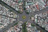 Đường phố rất ít người tham gia giao thông sáng ngày 23/8 tại TP.HCM. Ảnh VNE