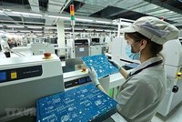 Dây chuyền sản xuất sản phẩm thiết bị công nghệ Việt Nam. (Ảnh: Minh Quyết/TTXVN)