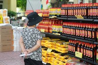 Trong tổng mức bán lẻ hàng hóa và doanh thu dịch vụ tiêu dùng, bán lẻ hàng hóa tính theo giá thực tế giảm 1,4%
