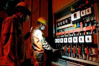 Tiêu thụ điện toàn quốc và miền Nam tiếp tục giảm thấp trong nửa đầu tháng 9