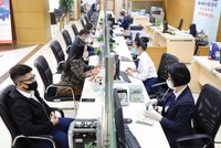 Từ 23/1/2020 đến nay, tổng số tiền lãi các tổ chức tín dụng miễn, giảm cho khách hàng bị ảnh hưởng bởi dịch Covid-19 là gần 26.000 tỷ đồng.