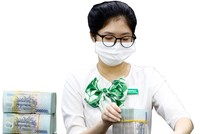 Để giảm được lãi suất cho vay, trước hết, ngân hàng phải cắt giảm được chi phí đầu vào