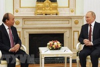 Chủ tịch nước Nguyễn Xuân Phúc hội đàm với Tổng thống Nga Vladimir Putin. (Ảnh: TTXVN)