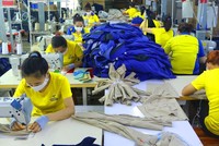Người lao động làm việc tại một doanh nghiệp may ở TP.HCM (Ảnh: Lê Toàn).