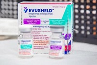 Cục quản lý Dược, Bộ Y tế cho biết, hiện nay, Evusheld là thuốc, không phải là "siêu vắc-xin".